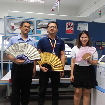 affari di tmax che visitano in Tailandia
